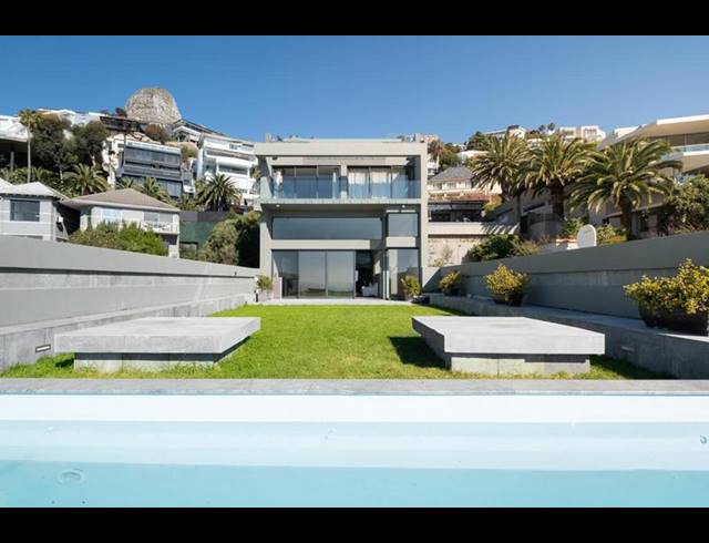 7 BEDROOM HOUSE FOR SALE IN BANTRY BAY